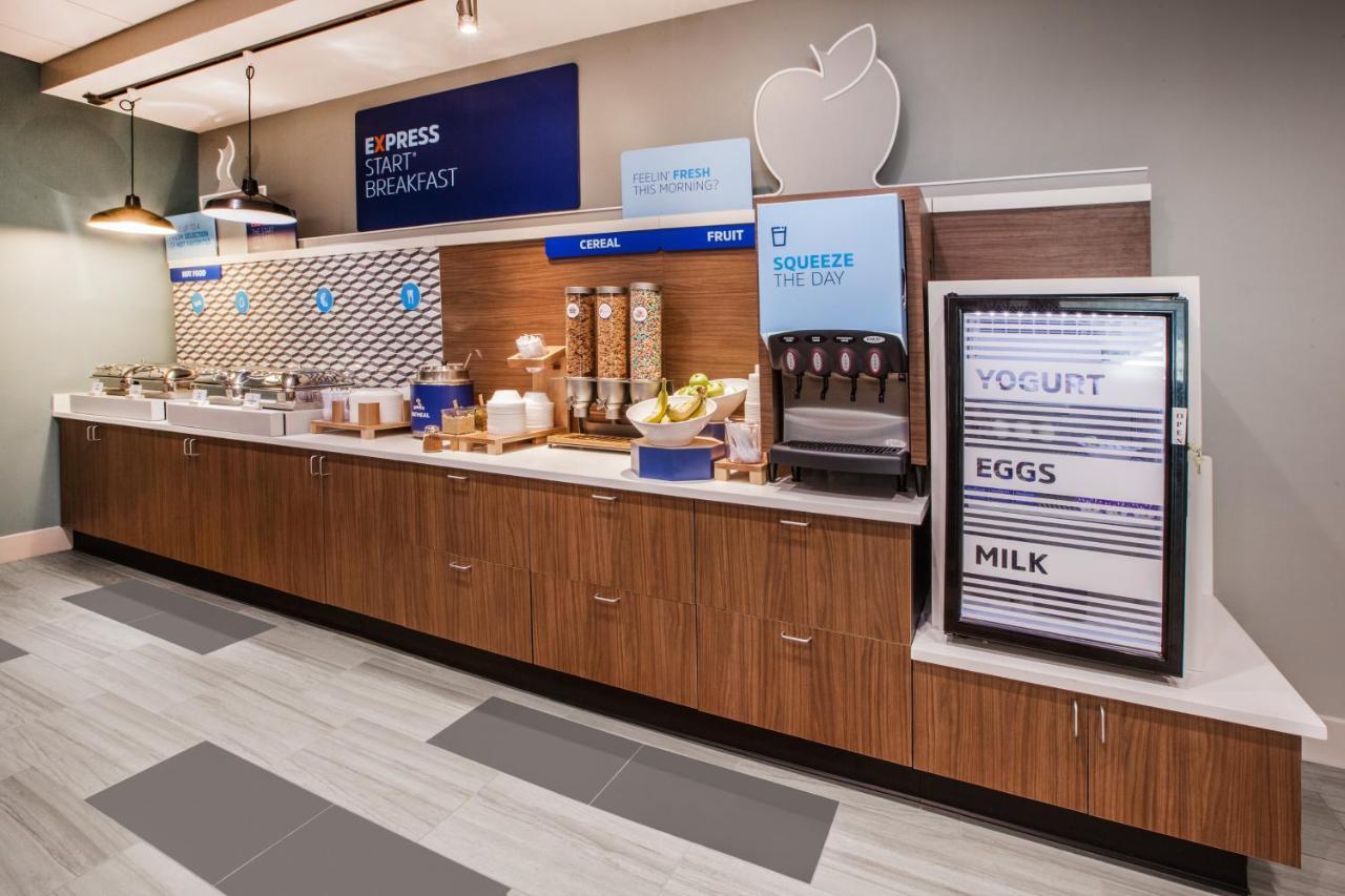 Holiday Inn Express Tallahassee-University Central By Ihg Bagian luar foto