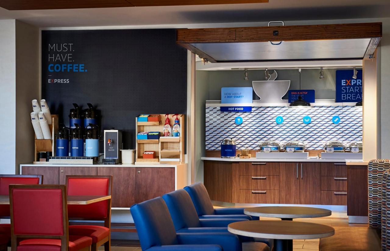Holiday Inn Express Tallahassee-University Central By Ihg Bagian luar foto